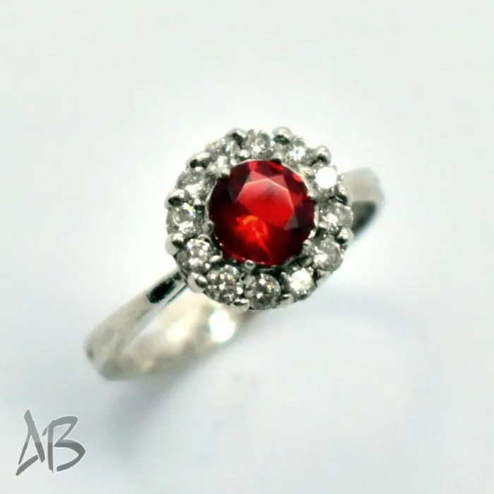 انگشتر نقره زنانه عیار 925 روکش رودیوم نگین سنتتیک مناسب انگشت ظریف کد 331 آقابزرگ - Image 4