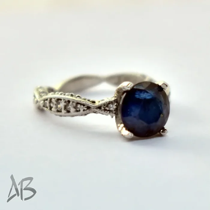 انگشتر نقره زنانه اصل یاقوت کبود برلیان کات با رکاب بسیار جذاب آقابزرگ کد 334 - Image 3