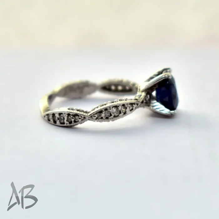 انگشتر نقره زنانه اصل یاقوت کبود برلیان کات با رکاب بسیار جذاب آقابزرگ کد 334 - Image 4