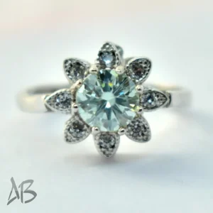 انگشتر نقره زنانه با نگین موزانایت