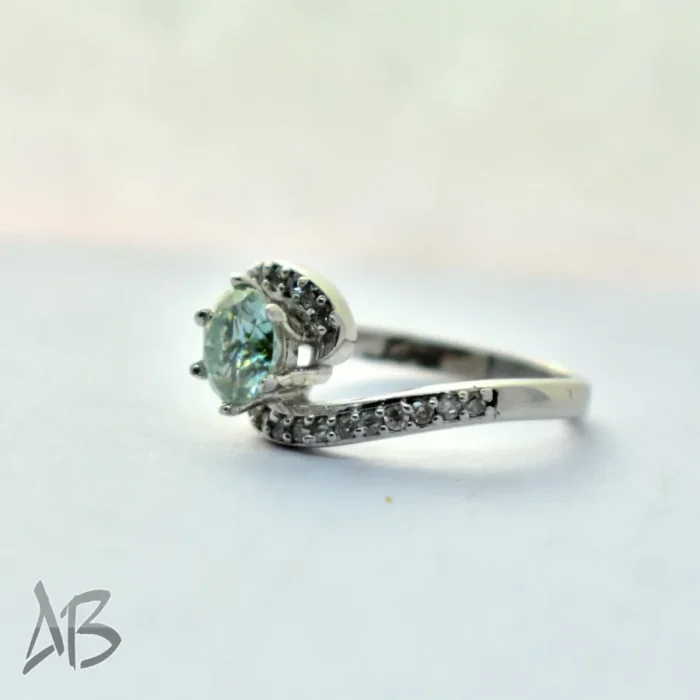 337 (4) انگشتر نقره زنانه موزانایت شفاف با رکاب تابدار بسیار شیک کد 337 - Image 5