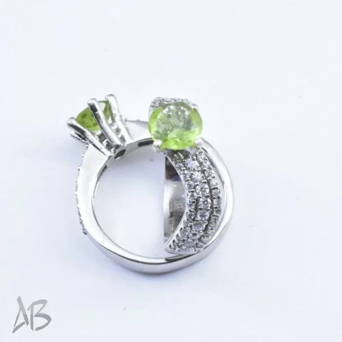 انگشتر نقره زنانه زبرجد اصل، رکاب نقره 925، طرح موج با سه ردیف نگین سنتتیک کد 347 - Image 4