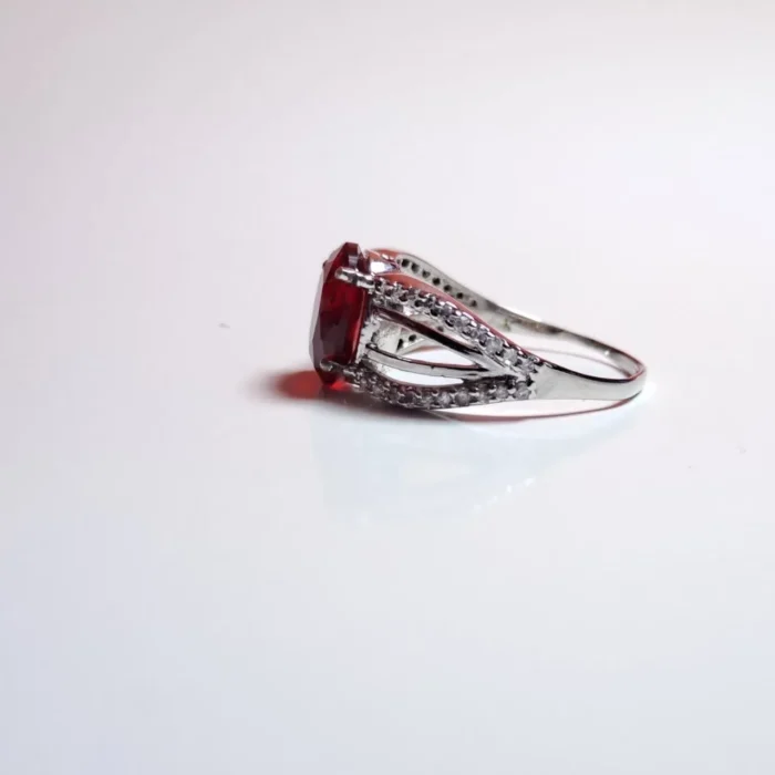 انگشتر نقره زنانه نگین سنتتیک قرمز روکش طلا سفید آقابزرگ کد 365 - Image 6