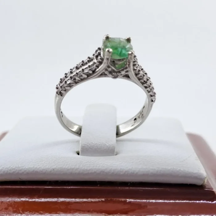 انگشتر نقره زنانه نگین زمرد اصل خوشرنگ، ظریف و سبک، کد 381 - Image 4