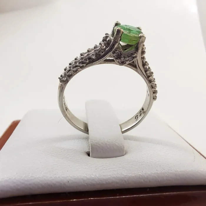 انگشتر نقره زنانه نگین زمرد اصل خوشرنگ، ظریف و سبک، کد 381 - Image 6