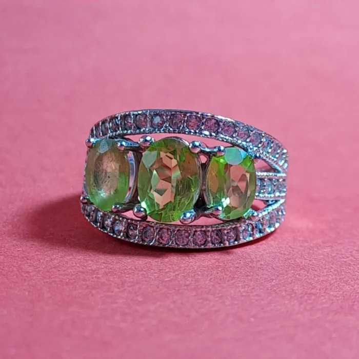 انگشتر نقره زنانه زبرجد سه نگین معدنی اصل با پوشش رودیوم آقابزرگ کد 386 - Image 4
