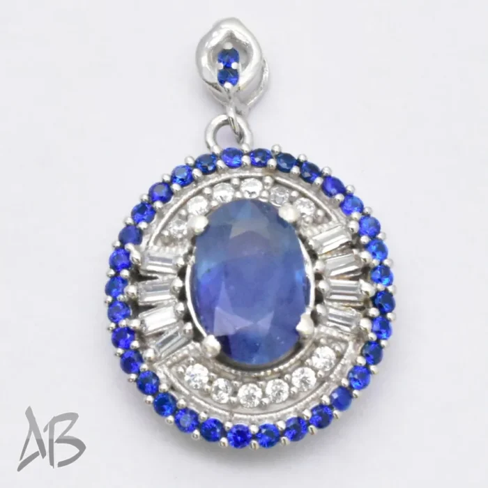 گردنبند نقره (مدالی) اصل یاقوت کبود با تزئین نگین‌های اتمی رنگی بسیار شیک آقابزرگ کد Med109 - Image 6