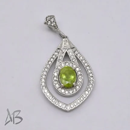 گردنبند مدالی با نگین زبرجد