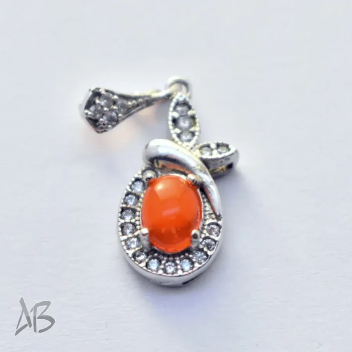 گردنبند مدالی با نگین اپال نارنجی