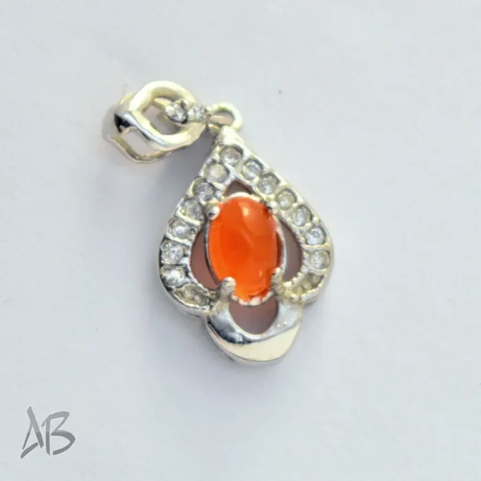 گردنبند مدالی با نگین اپال نارنجی