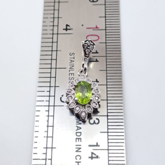 مدالی یا گردنبند با نگین زبرجد اصل زیبا و ظریف آقایزرگ کد Med136 - Image 6