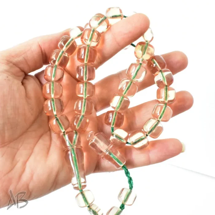 تسبیح سندلوس بودار 33 دانه اصل کد 1299 قپاندار استوانه‌ای لبه گرد عسلی روشن آقابزرگ - Image 3