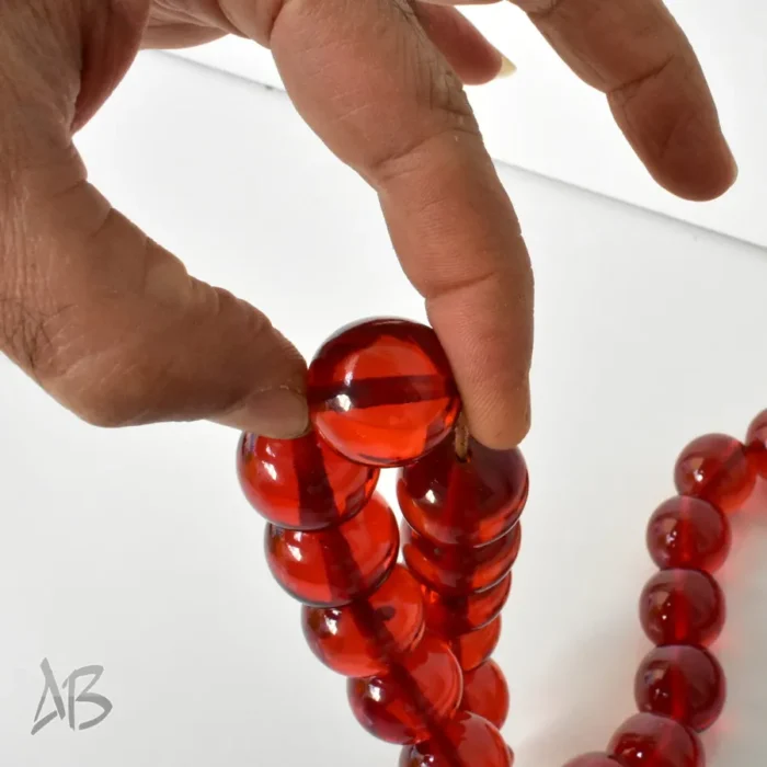 تسبیح سندلوس بسیار درشت 33 دانه اصل قرمز بسیار زیبا کد 1307 بودار گرد آقابزرگ - Image 4